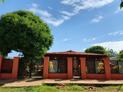 House for sale in Capiatá with large lot 2