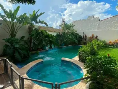 House for sale in Capuchinos, Asunción 2