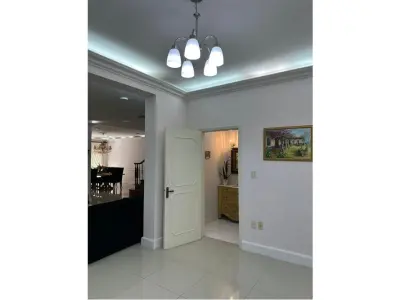 House for sale in Carmelitas, Asunción 3