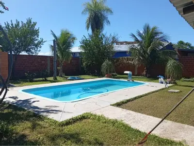 Casa en venta en Carmelo Peralta con piscina y jardín 2