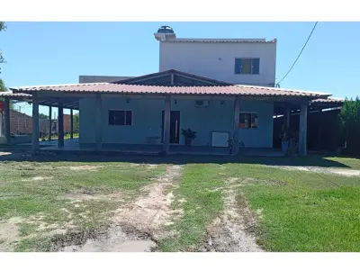 Casa en venta en Carmelo Peralta con piscina y jardín 3