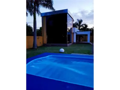 Casa à venda em Carmen del Paraná, Itapúa 2