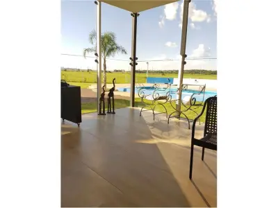Casa à venda em Carmen del Paraná, Itapúa 3