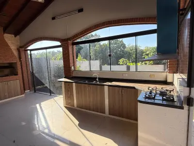 Casa en venta en Ciudad del Este, Barrio Che La Reina 4