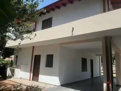 Casa à venda em Colón, Guarambaré — 2 andares com sacadas 2