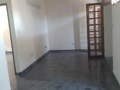 Casa à venda em Colón, Guarambaré — 2 andares com sacadas 3