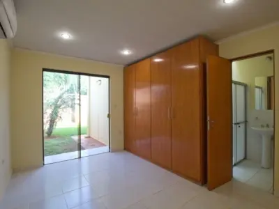 Casa en venta en condominio Boulevard Confederación, Luque 3