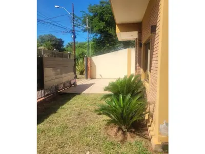 Casa en venta en Cuarto Barrio, Luque, con 4 dormitorios 3
