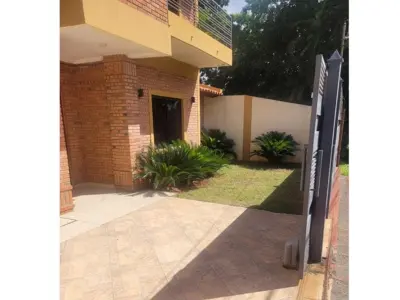 Casa en venta en Cuarto Barrio, Luque, con 4 dormitorios 4