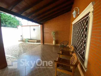 Casa en venta en Don Bosco, Ciudad del Este — 5 dormitorios 4