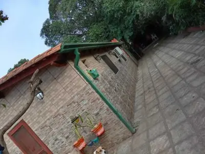 Casa à venda no centro urbano de Lambaré 2