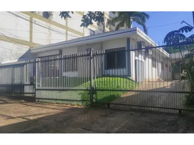 Casa en venta en el centro de Encarnación, Itapúa 2