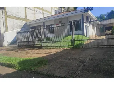 Casa en venta en el centro de Encarnación, Itapúa 4