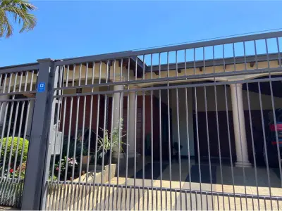 Casa en venta en el centro de Encarnación, La Paz 2