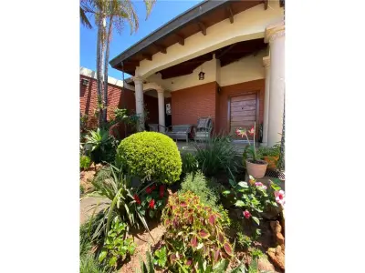 Casa en venta en el centro de Encarnación, La Paz 3