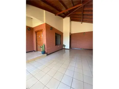 Casa en venta en el centro de Encarnación, La Paz 4