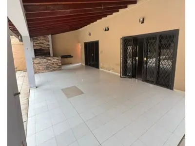 Casa à venda no centro urbano de Lambaré 3