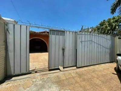 Casa en venta en el Grupo Habitacional Aeropuerto, Asunción 2
