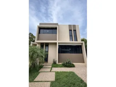 Casa en venta en Encarnación, Barrio La Paz 4