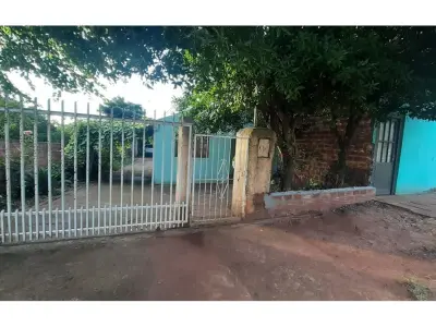 Casa à venda em Encarnación com duas moradias 3