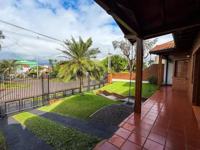 Casa en venta en Encarnación con piscina y quincho 4