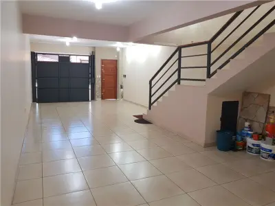 Casa en venta en Encarnación, Itapúa 3