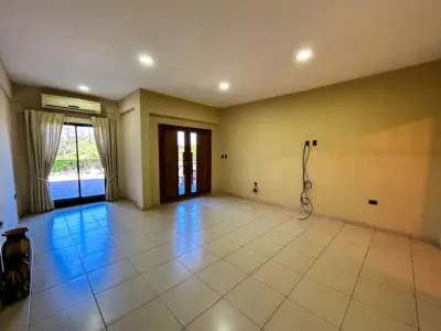 Casa à venda em Encarnación, Itapúa 4