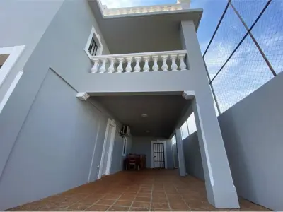 House for sale in Encarnación, Itapúa, with 4 bedrooms 3