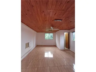Casa à venda em Encarnación, Itapúa, com 6 dormitórios 2