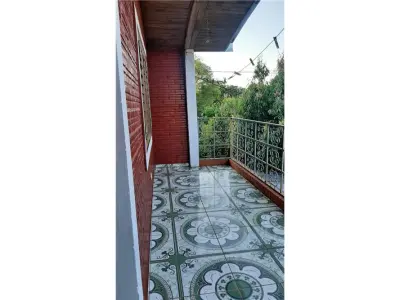 Casa à venda em Encarnación, Itapúa, com 6 dormitórios 3