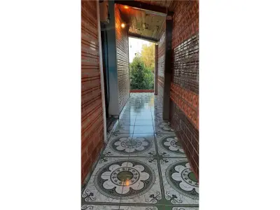 Casa à venda em Encarnación, Itapúa, com 6 dormitórios 4