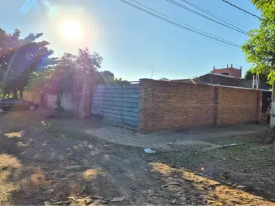 Casa à venda em esquina com 4 dormitórios em Luque 2
