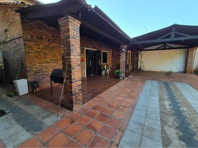 Casa à venda em esquina com 4 dormitórios em Luque 4