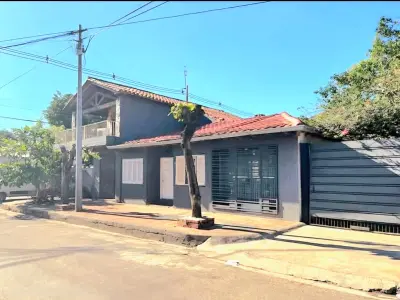 Casa à venda em esquina no Barrio Itay, Assunção 2