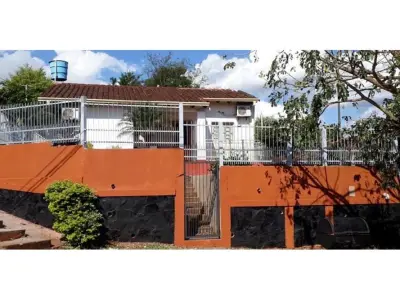 Casa en venta en esquina en el Barrio San Pedro, Encarnación 2