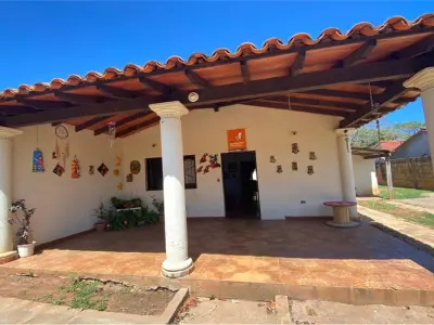 Casa à venda em esquina no limite de Capiatá 3