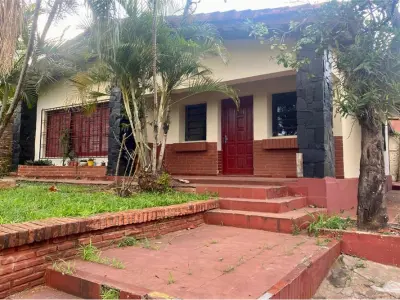 Casa à venda em esquina em Encarnación, Itapúa 3