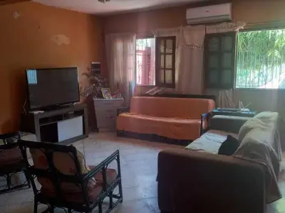 Casa en venta en esquina en Lambaré, Central 4