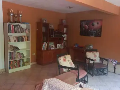 Casa en venta en esquina en Lambaré, Central 5