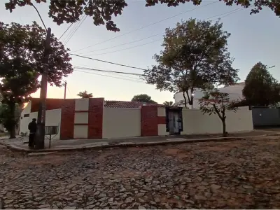 Casa à venda em esquina em Las Lomas, Assunção 3