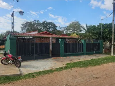 Casa en venta en esquina en Mariano Roque Alonso 2
