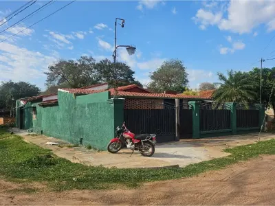 Casa en venta en esquina en Mariano Roque Alonso 3