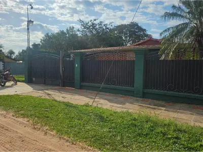 Casa en venta en esquina en Mariano Roque Alonso 4