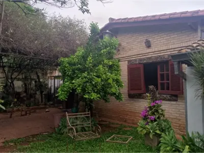 Corner house for sale in San Cristóbal, Asunción 3