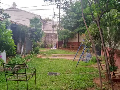 Corner house for sale in San Cristóbal, Asunción 4