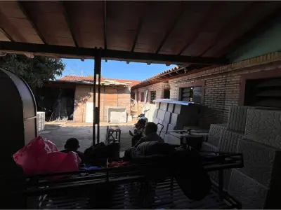 Casa à venda em esquina no Tercer Barrio, Luque 4