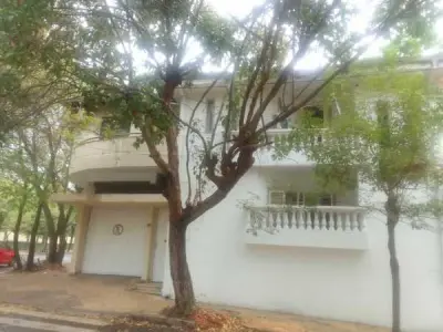 House for sale on strategic corner in Ciudad Nueva, Asunción 2