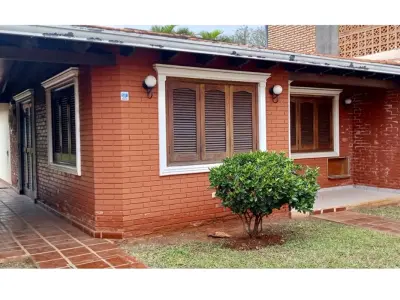 Casa à venda em Fernando de la Mora com 5 dormitórios 2