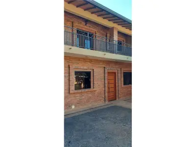 Casa à venda em Fernando de la Mora com 6 dormitórios 3