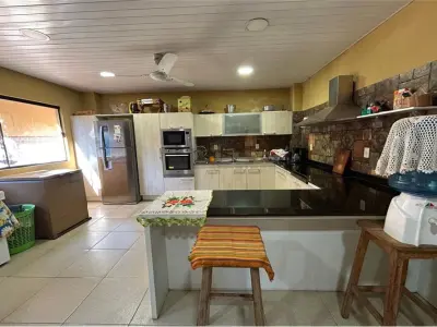 Casa à venda em Fernando de la Mora com 6 dormitórios 4